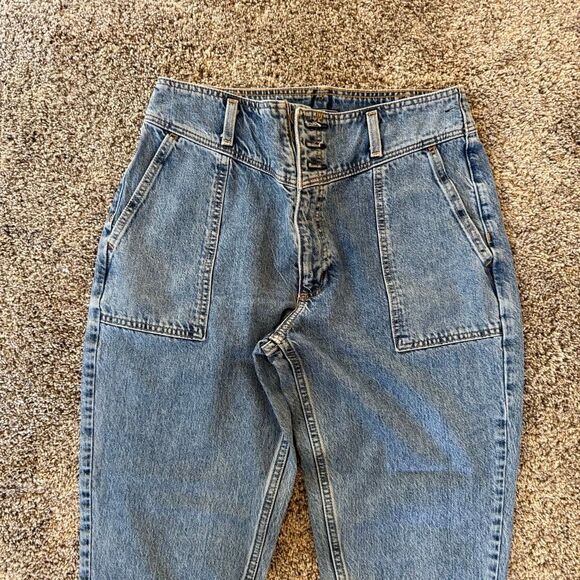 Abercrombie & Fitch Medium Wash High Rise Women's A&F Mom‎ Jeans 28 (28 x 28.5) - Picture 2 of 10